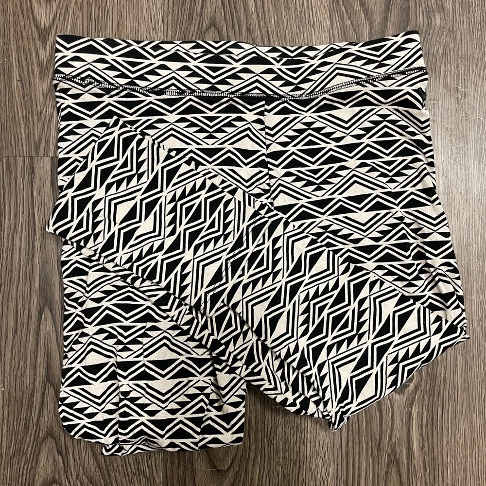 Pink by VS printed leggings. Size S